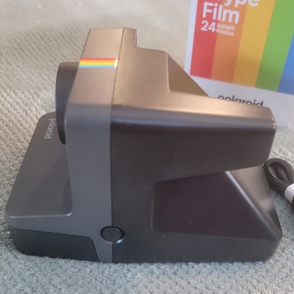 Polaroid Instant Camera - Black with Rainbow Accent - Picture 5 of 9